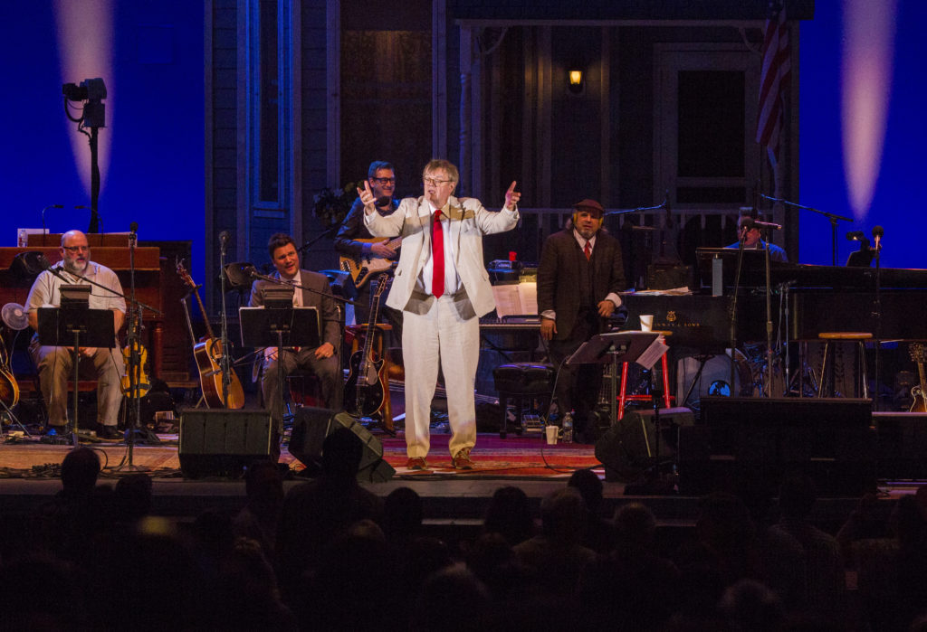 Garrison Keillor leads a singalong.