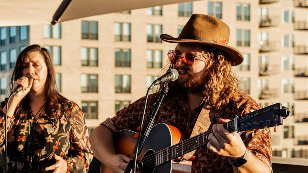 Dakota Gray & Gracie G performing